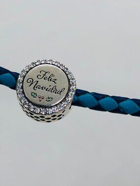 ✨✨Pandora Feliz Navidad Exclusive Charm